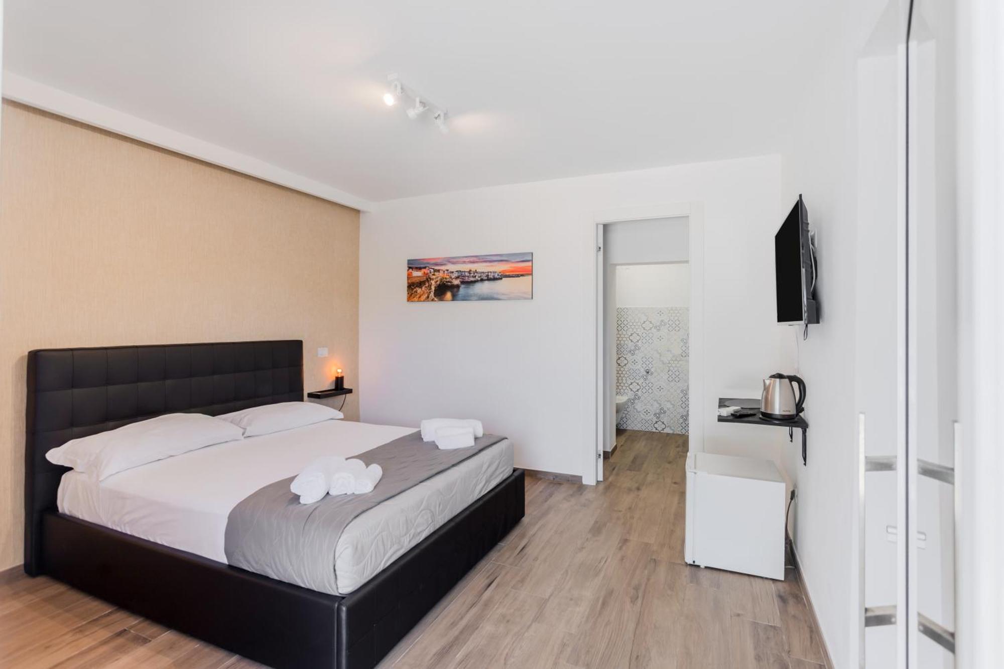 Pietramare Luxury Suites Bari Bagian luar foto