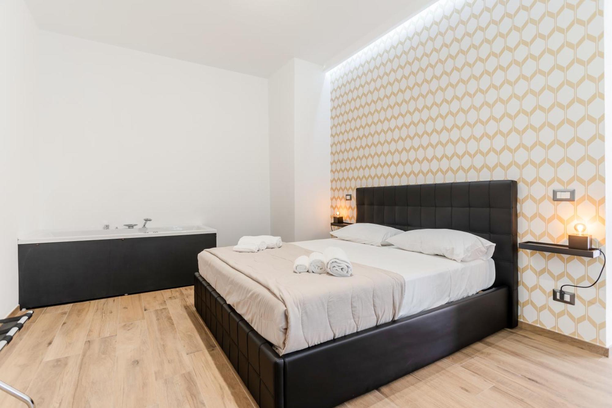 Pietramare Luxury Suites Bari Bagian luar foto