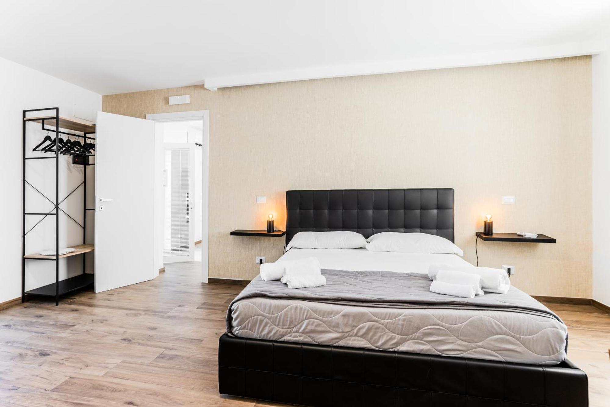 Pietramare Luxury Suites Bari Bagian luar foto
