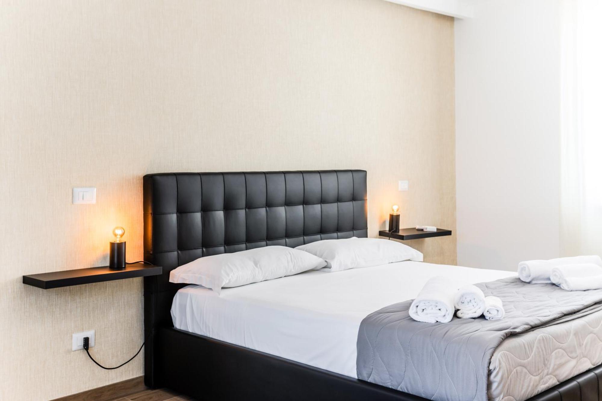 Pietramare Luxury Suites Bari Bagian luar foto