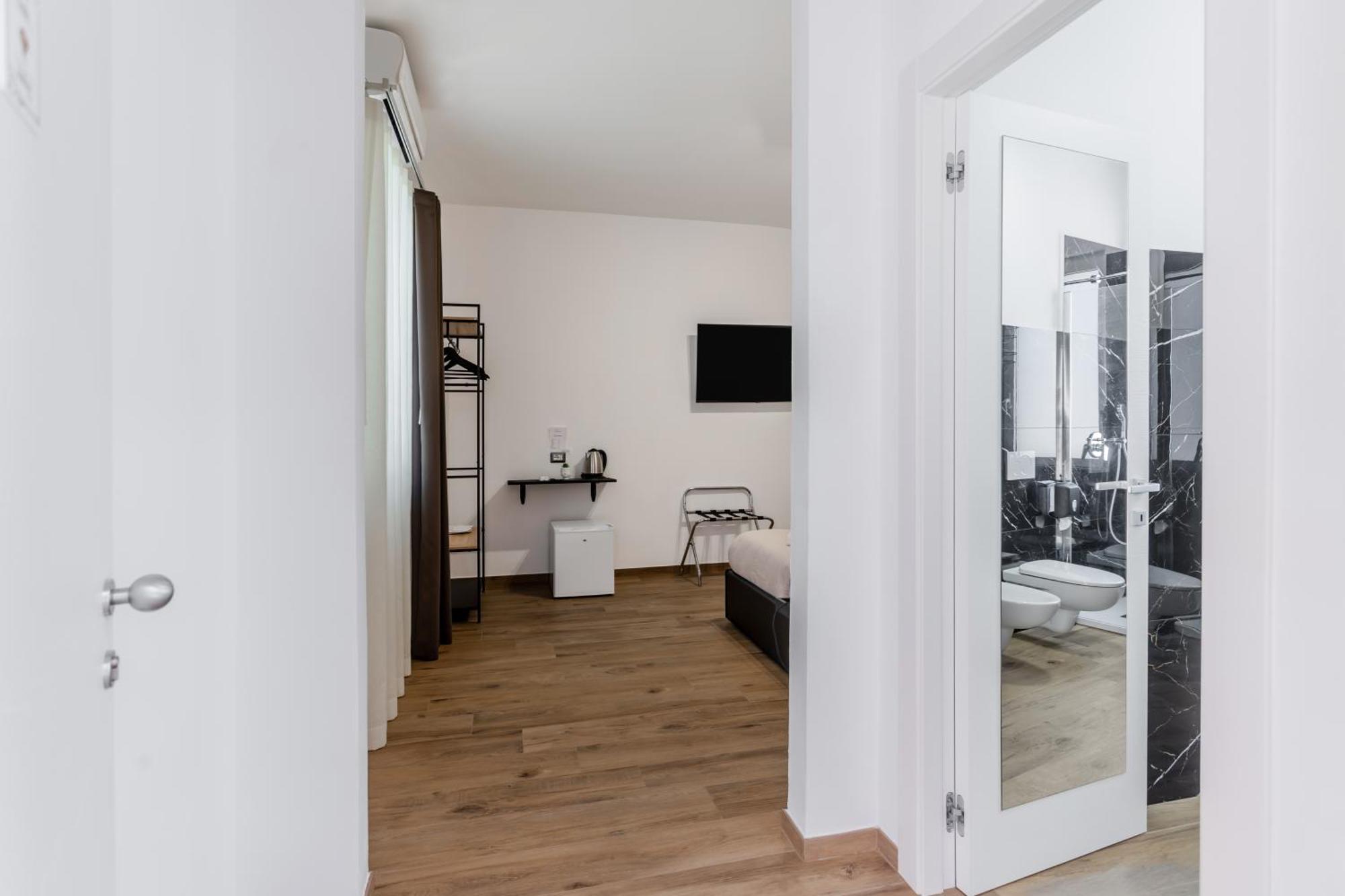 Pietramare Luxury Suites Bari Bagian luar foto
