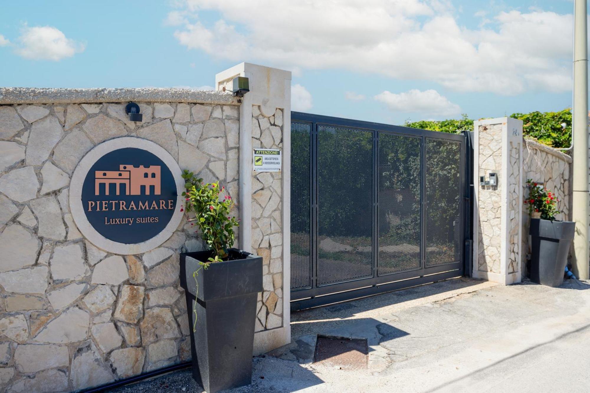 Pietramare Luxury Suites Bari Bagian luar foto