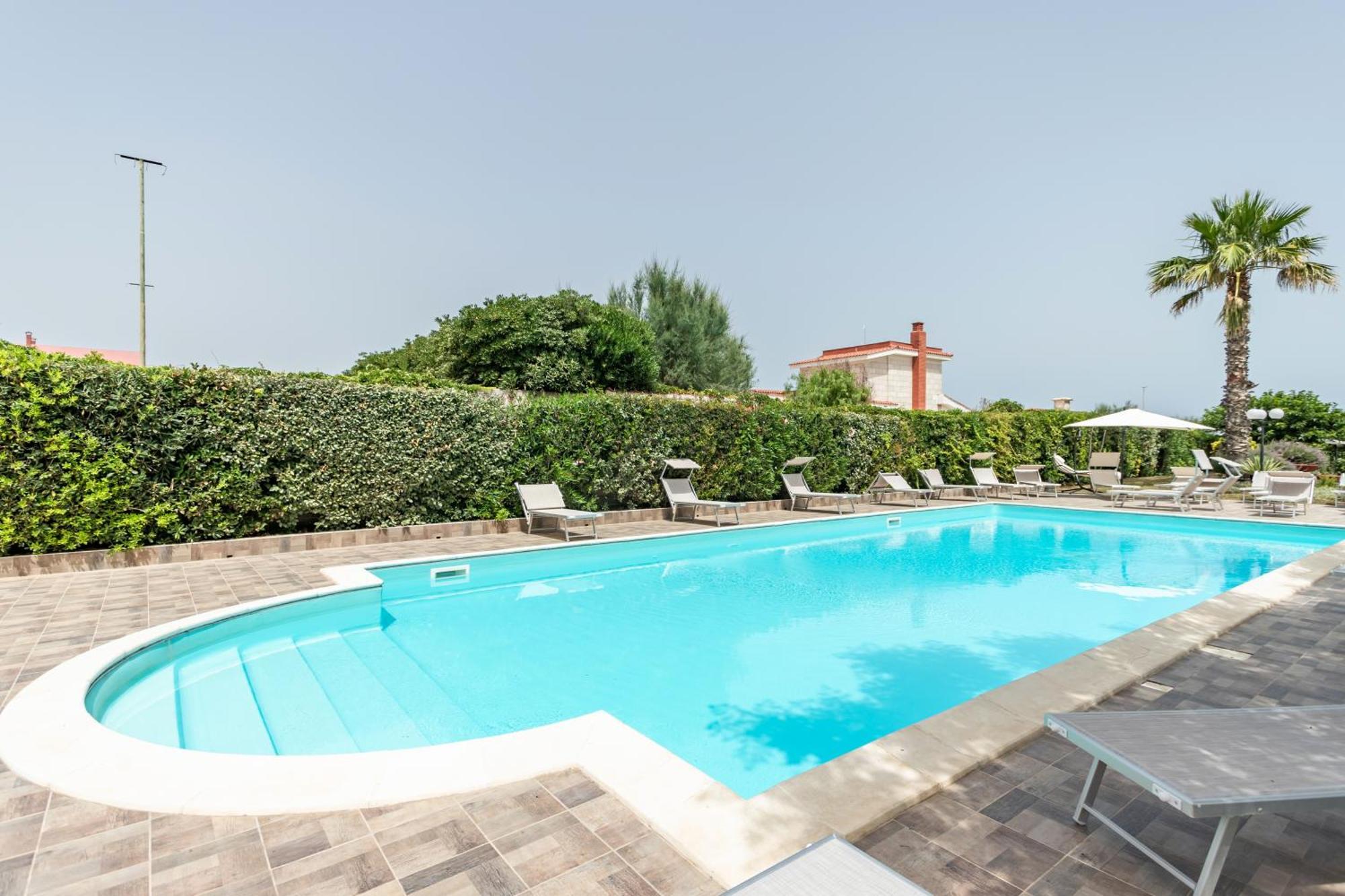 Pietramare Luxury Suites Bari Bagian luar foto