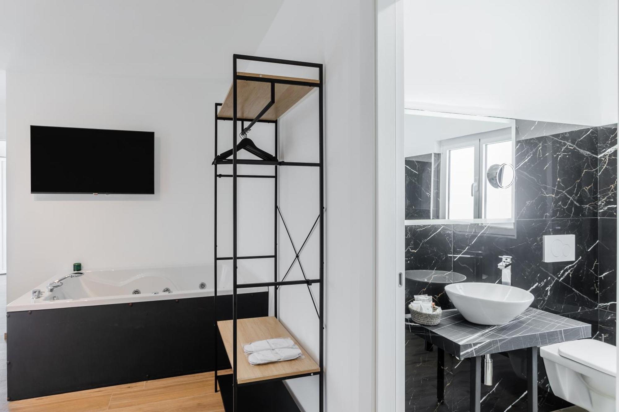 Pietramare Luxury Suites Bari Bagian luar foto