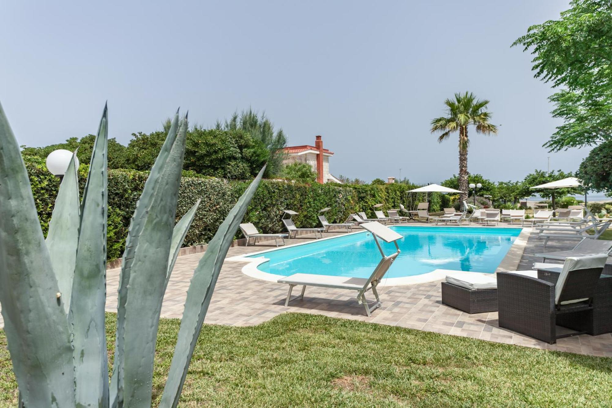 Pietramare Luxury Suites Bari Bagian luar foto