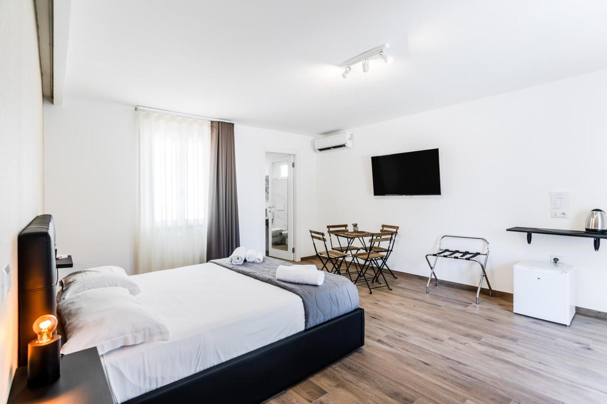 Pietramare Luxury Suites Bari Bagian luar foto