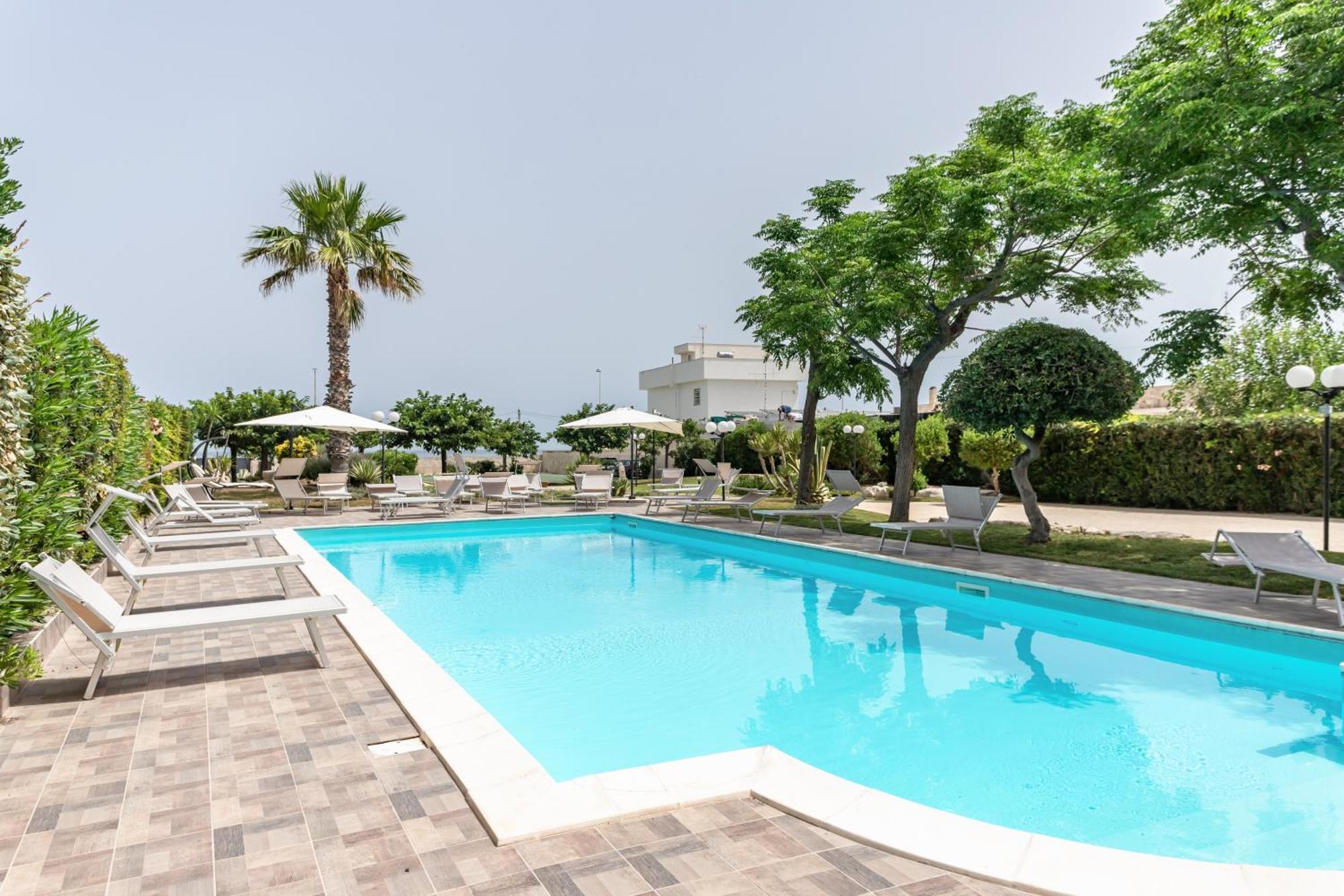 Pietramare Luxury Suites Bari Bagian luar foto