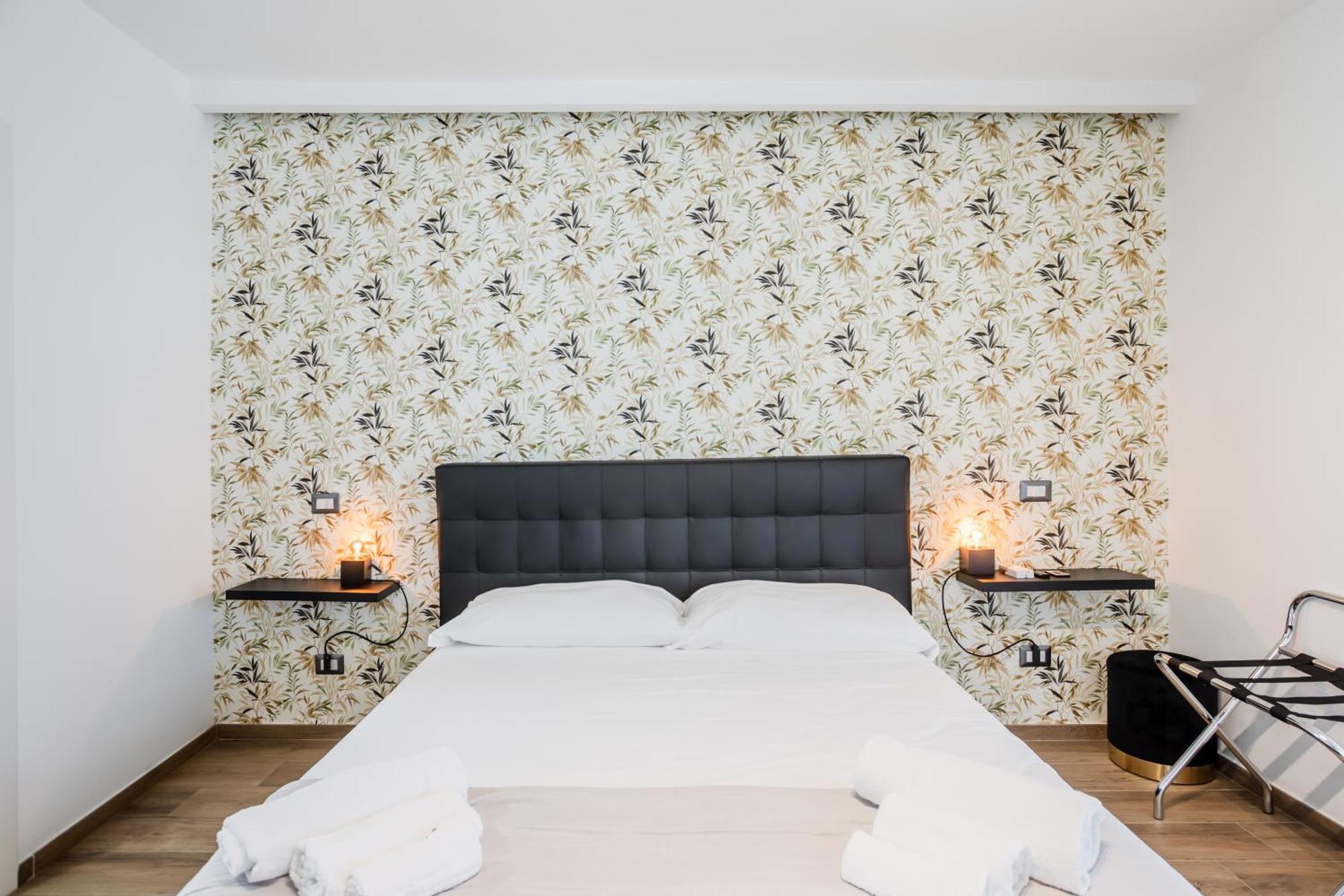 Pietramare Luxury Suites Bari Bagian luar foto