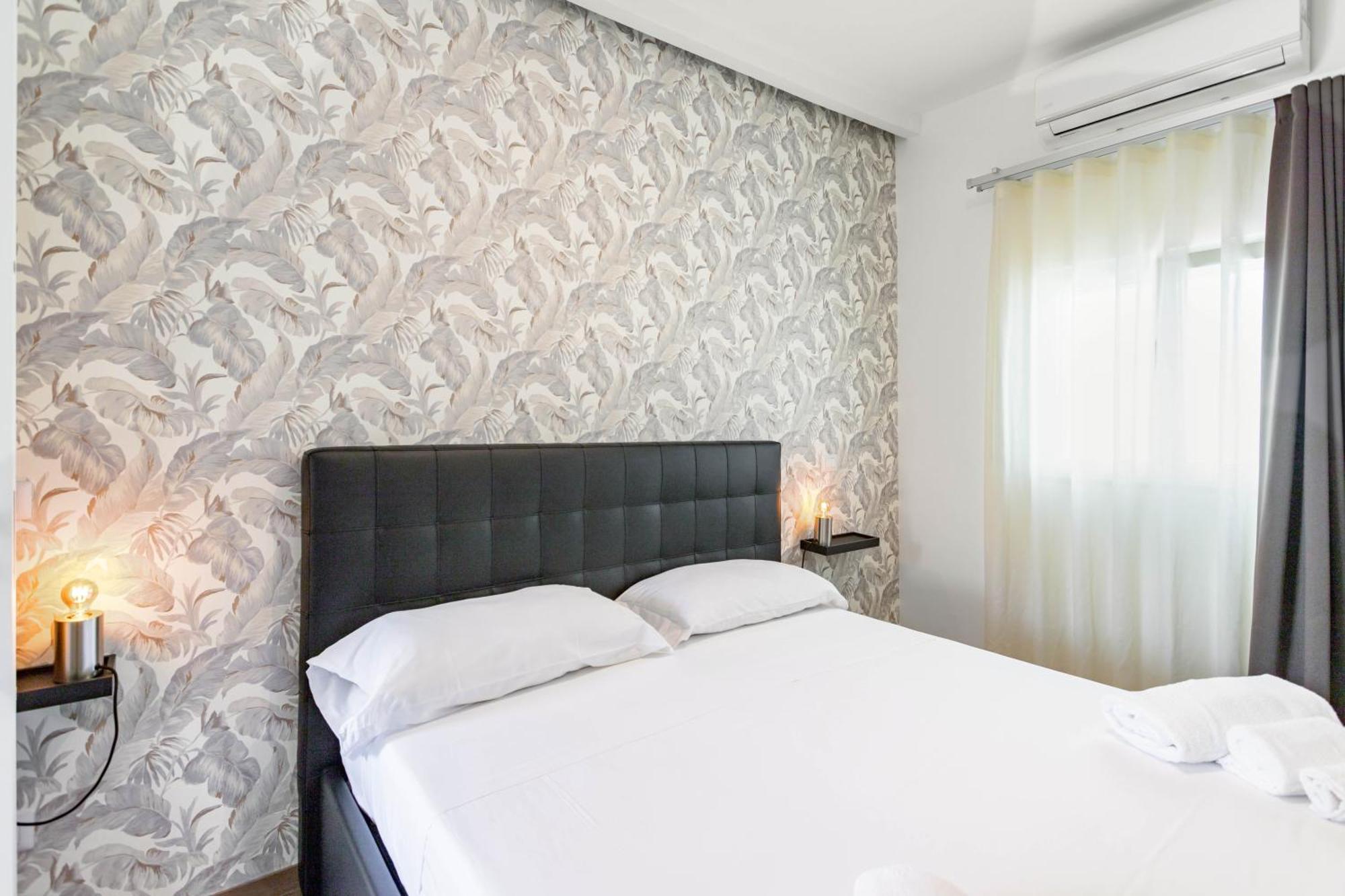 Pietramare Luxury Suites Bari Bagian luar foto
