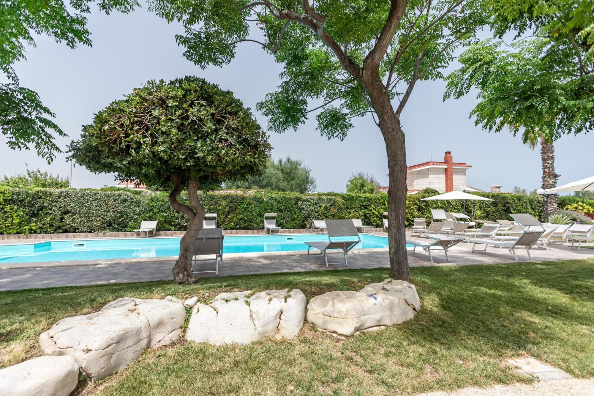 Pietramare Luxury Suites Bari Bagian luar foto